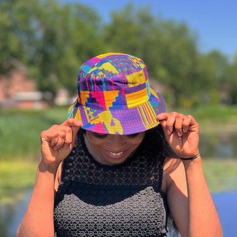 Bucket hat / Vissershoedje met Afrikaanse print - Paarse Multi color Kente - Kinderen & Volwassenen (Unisex)