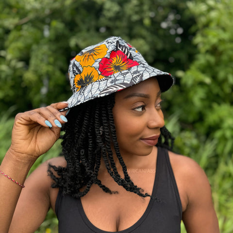 Bucket hat / Vissershoedje met Afrikaanse print - Lichtgrijze Flowers - Kinderen & Volwassenen (Unisex)