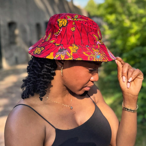 Bucket hat / Vissershoedje met Afrikaanse print - Donkerrood met gele Botanical Flow - Kinderen & Volwassenen (Unisex)