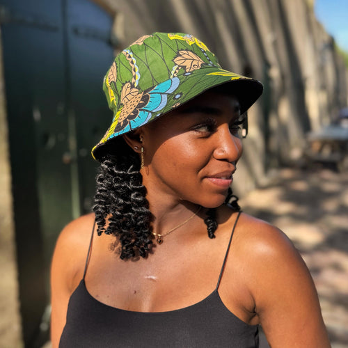 Bucket hat / Vissershoedje met Afrikaanse print - Donkergroen & Geel Botanical Flow - Kinderen & Volwassenen (Unisex)